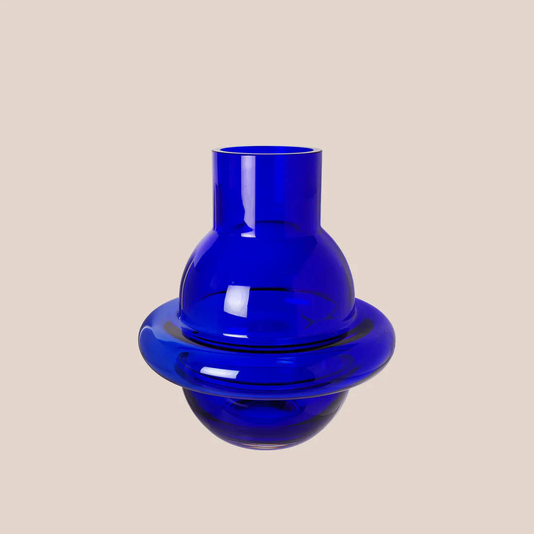Madalenableupackshot_3265611e-6e0b-4e04-8fa7-5dd4fad181b0