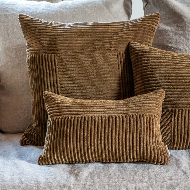 coussin-en-velours-Army-Handmade_fiche-produit-ambiance-768x768